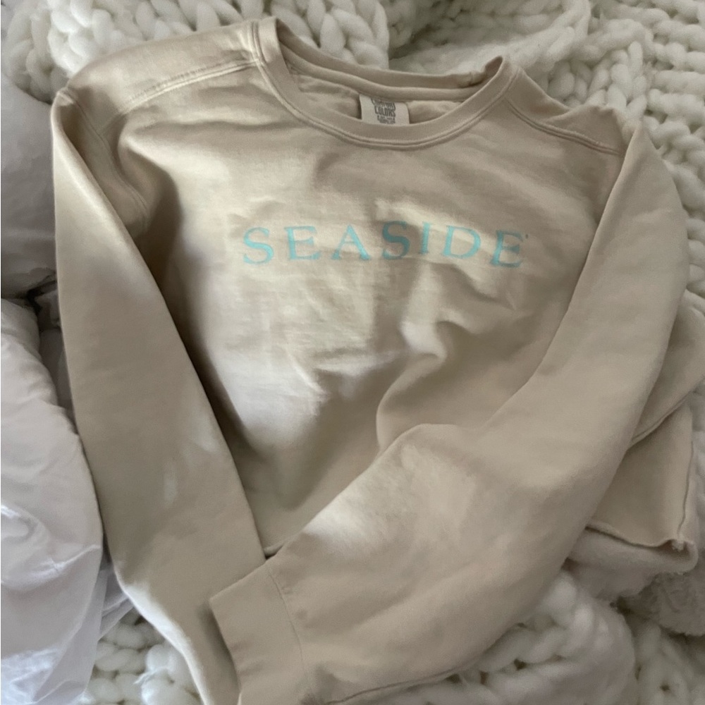 Super cute cropped seaside hoodie. Super flattering. Size small.for summer! #yay